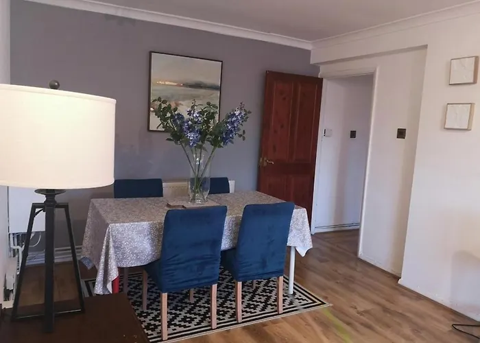 2 Bed Flat, Bounds Green, Piccadilly Line, London N11