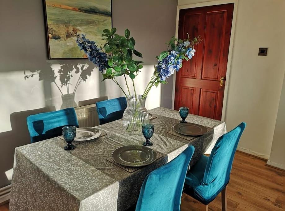 2 Bed Flat, Bounds Green, Piccadilly Line, N11 * Londen