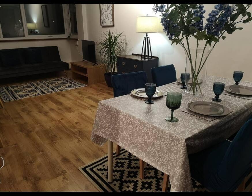 2 Bed Flat, Bounds Green, Piccadilly Line, N11 Appartement Londen